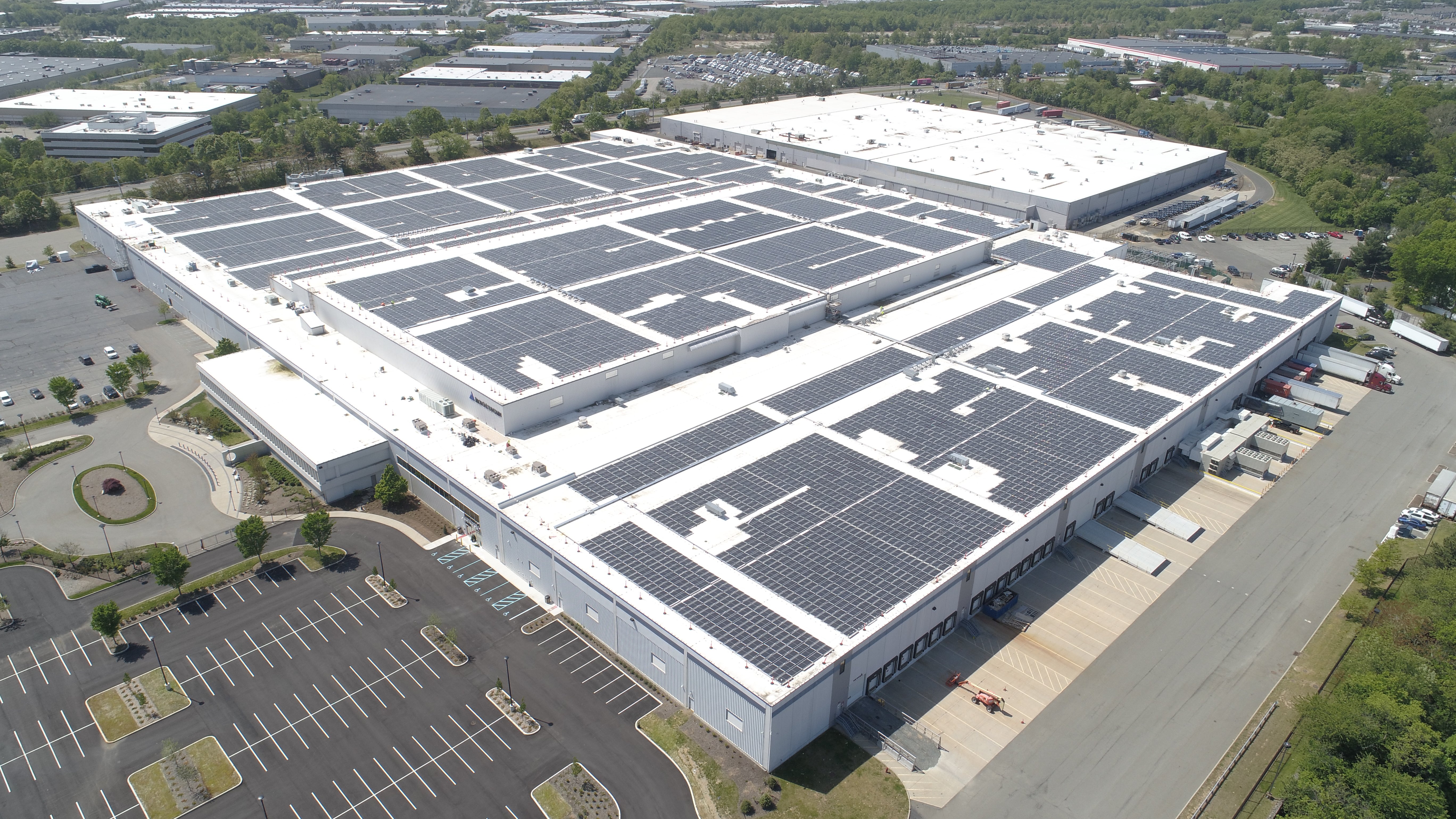 new-jersey-data-center-rooftop-solar-array